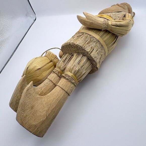 Vintage Folk Art Santa Figurine with Basket Handcrafted Wood and Straw Statue - Picture 6 of 12